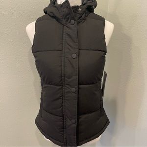 Maralyn and me black button down zip vest